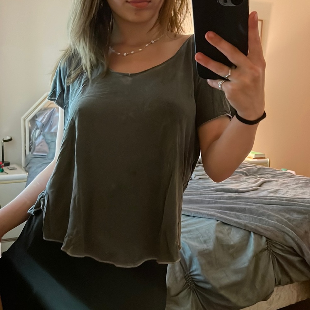 Flowy Gray T shirt (small)